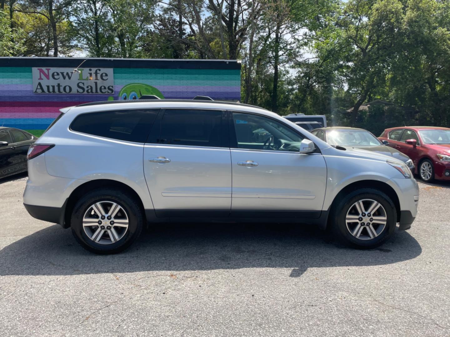 2017 SILVER /GRAY Chevrolet Traverse (1GNKRHKD8HJ) , located at 5103 Dorchester Rd., Charleston, SC, 29418-5607, (843) 767-1122, 36.245171, -115.228050 - Photo#7